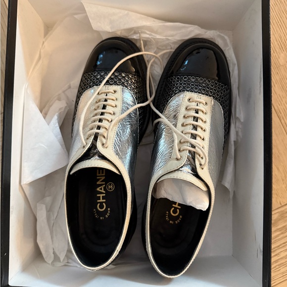 CHANEL Black and White Lace-Up Boots - Picture 9 of 10